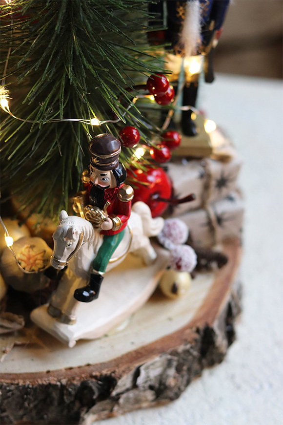 atrakcyjny świąteczny stroik na brzozie Zielona Kraina, wym.38x24cm