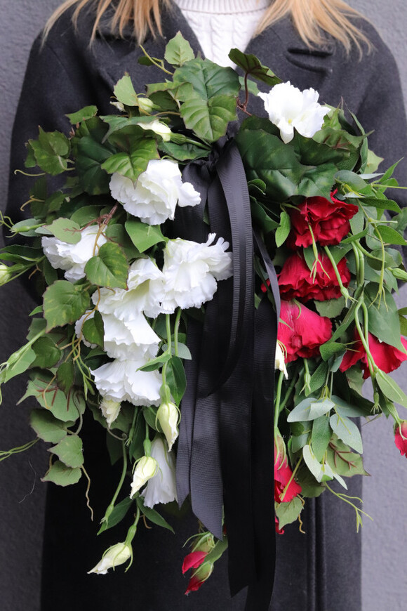 Polonia Eustoma, elegancki wieniec nagrobny