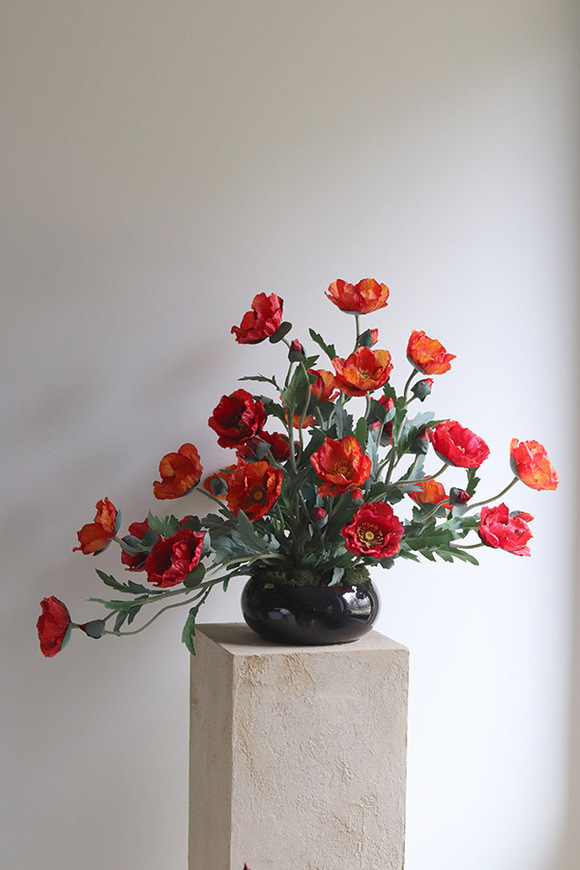 Maki Artista, kompozycja nagrobna w naczyniu