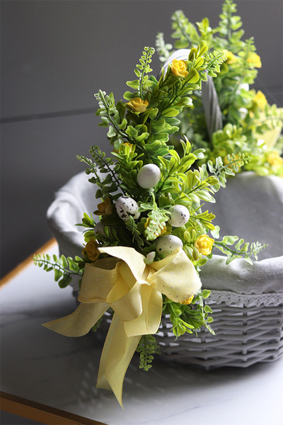 Yellow Time, dekorowany koszyczek wielkanocny z serwetką