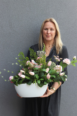 Róż Wiosenny, wiosenna dekoracja nagrobna z tulipanami, wym.50x70cm