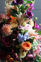 Milano Colors, bogata kompozycja kwiatowa w pucharze