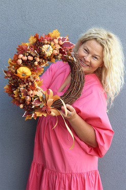 Dyniowa Poezja, asymetryczny jesienny wianek z dyniami, rozp.44cm