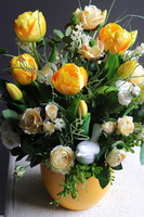 Yellow Easter, żółta dekoracja kwiatowa z tulipanami