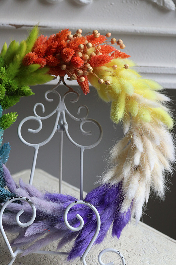 Tęczowy susz, wielkanocny wianek dekoracyjny