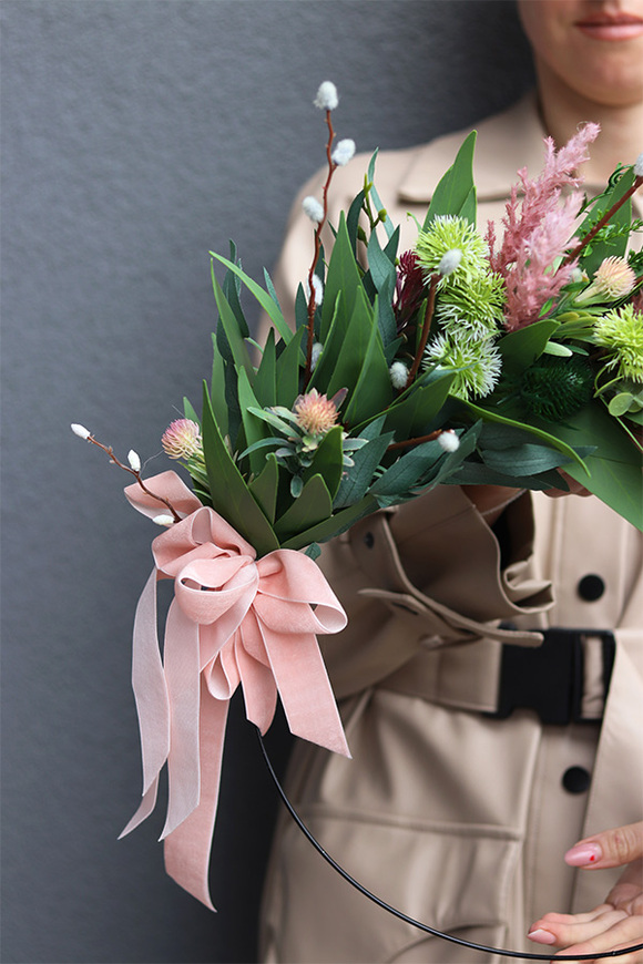 Bazie Green Subtelle, wiosenny wianek na drzwi na obręczy