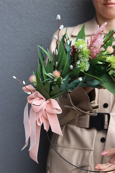 Bazie Green Subtelle, wiosenny wianek na drzwi na obręczy