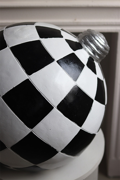 Winter Ball, figurka bombka ceramiczna