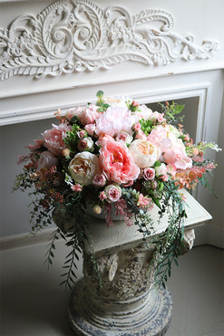 elegancka kompozycja kwiatowa, Eligia White, wym.30x42cm 