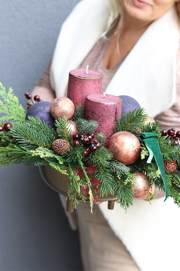 Deluxe Nera, fioletowy stroik świąteczny