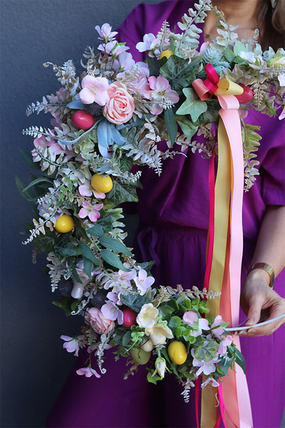 Eggs Canoe Subtelle, wielkanocny wianek na drzwi na obręczy