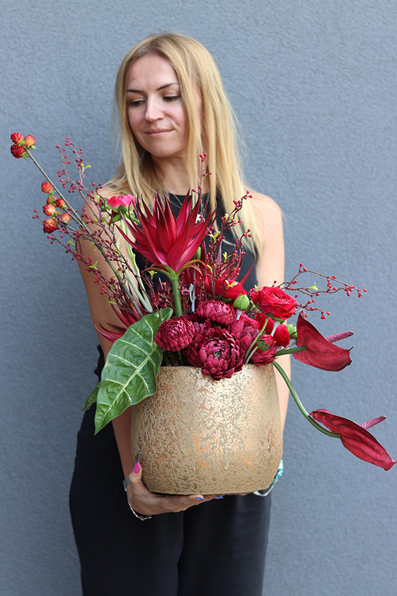 Bordona A, nowoczesna kompozycja kwiatowa, wym.56x58x32cm