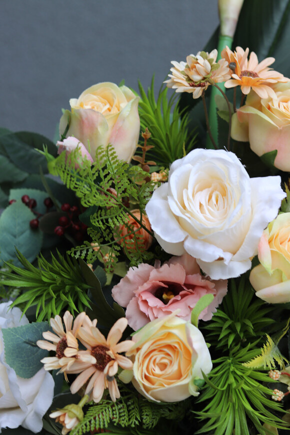 Beige Close, kompozycja nagrobna w naczyniu