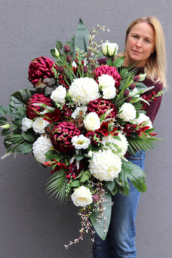 Ruberina, kompozycja nagrobna w ceramicznej misie, dł.125cm 