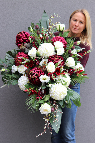 Ruberina, kompozycja nagrobna w ceramicznej misie, dł.125cm