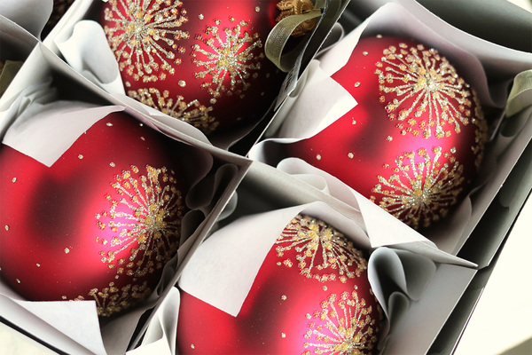 Fireworks, błyszczące świąteczne bombki