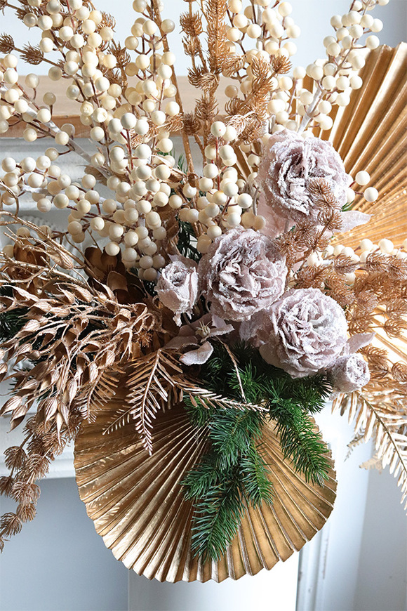 Jerusalem Gold Premium, świąteczny bukiet kwiatów w wazonie