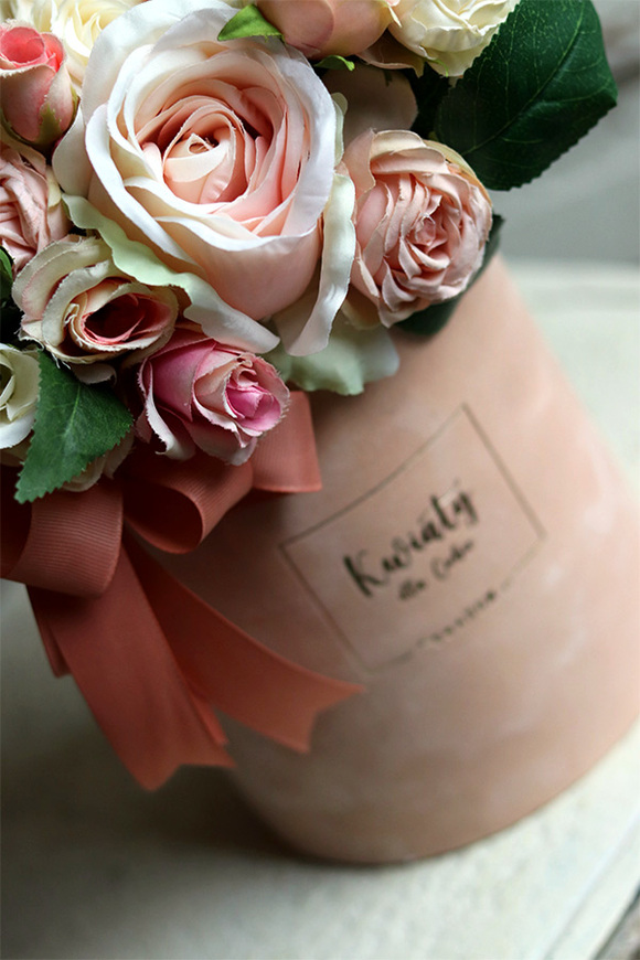 Lekana Velvet, flowerbox z różami