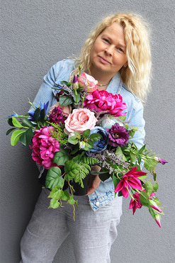 Caryca Katarzyna Premiosa, bukiet nagrobny we wkładzie do wazonu, wym.36x60cm