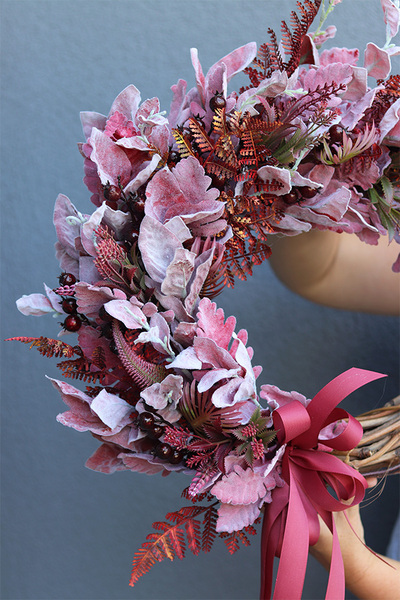 OD RĘKI Aoife, asymetryczny jesienny wianek na drzwi, śr.52cm