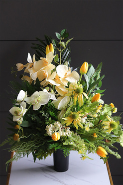 Yellow Sun, żółty bukiet nagrobny we wkładzie, wys.62cm 