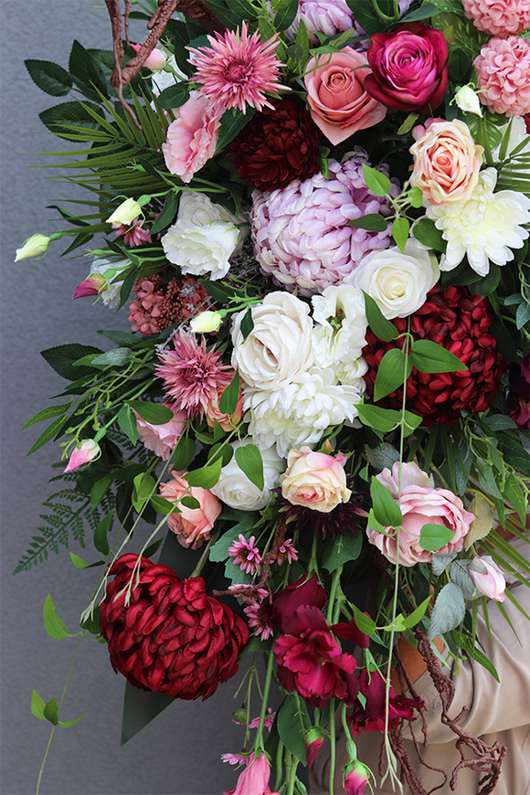 Bennet, kompozycja nagrobna w misie