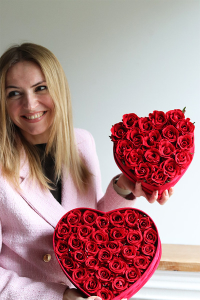 czerwony flowerbox z różami na walentynki, Walentynkowe Serce	