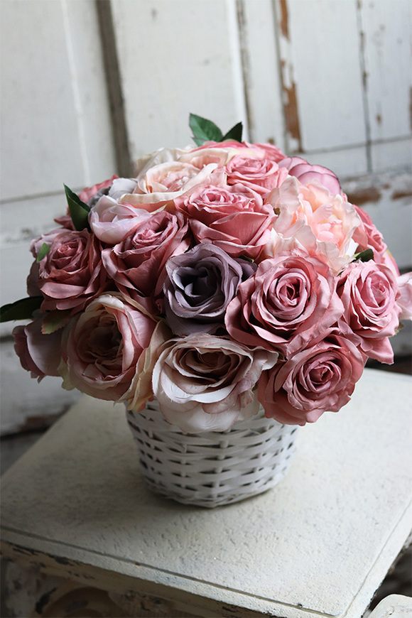 kosz różowych kwiatów, Nenufar, wys.35cm