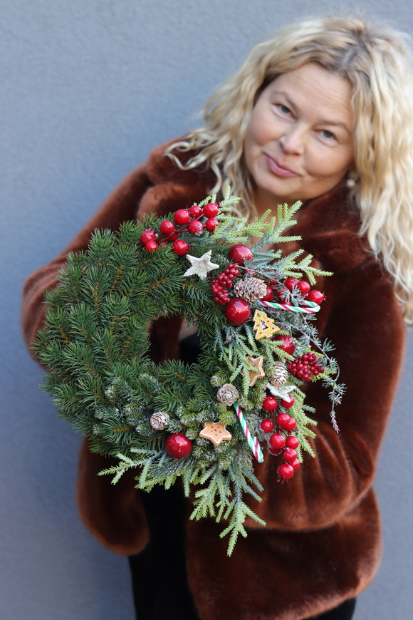 Zimowa Czerwień, świąteczny wianek na drzwi