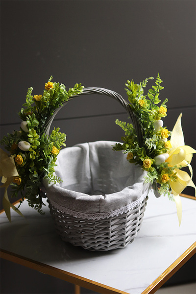 Yellow Time, dekorowany koszyczek wielkanocny z serwetką