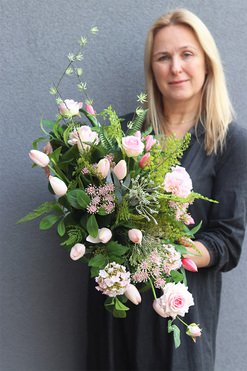 Róż Wiosenny, wiosenna dekoracja nagrobna z tulipanami, wym.50x70cm