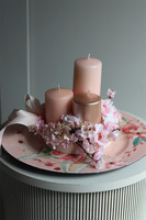 Mognero, stroik wielkanocny na talerzu ze świecami