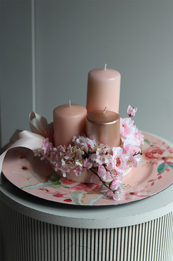 OD RĘKI Mognero, stroik wielkanocny na talerzu ze świecami, wym.16x33cm 