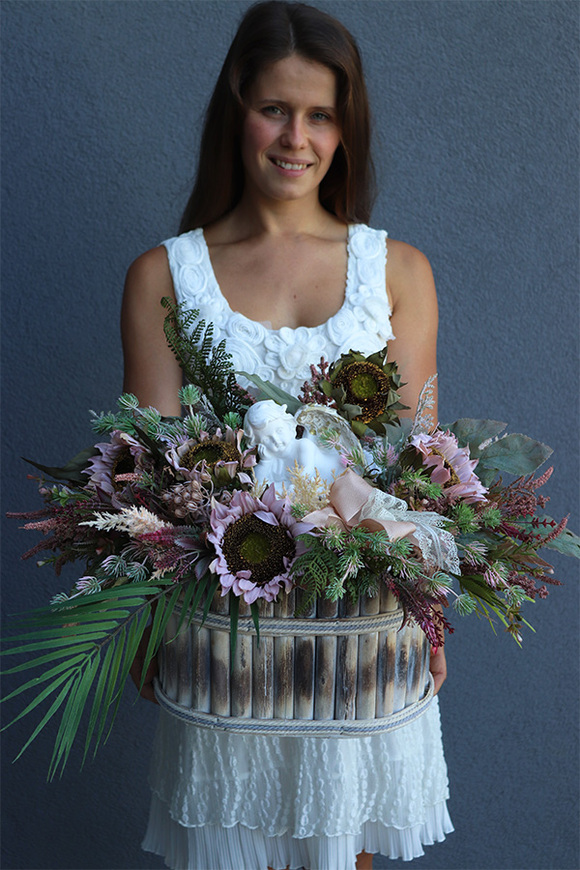 Auraliana, dekoracja nagrobna w skrzynce, wym.39x64cm