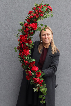 Różana Aleja, czerwona girlanda kwiatowa, dł.110cm 