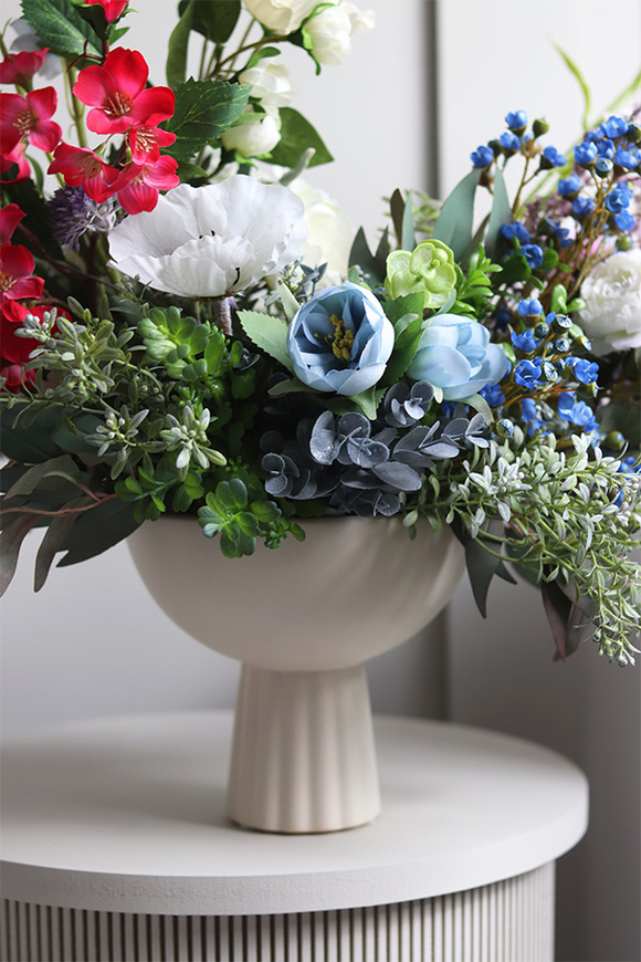 Kreoneta Blue, kompozycja kwiatowa w pucharze