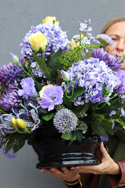 Ricotela, kompozycja nagrobna w misie, wym.52x60cm