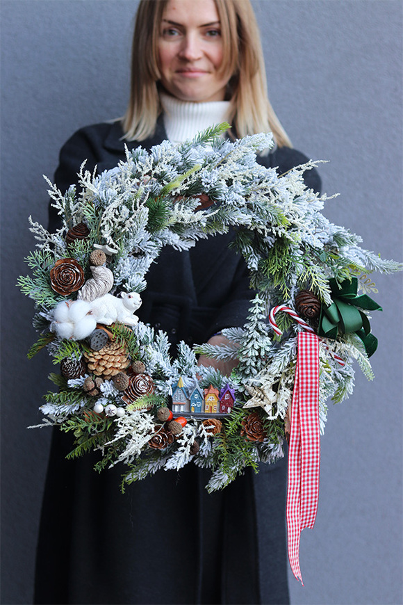 Miasteczko Zimą, gęsty wianek z zimową dekoracją, śr.40cm