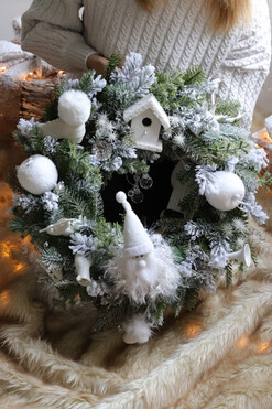 Zimowy Skrzat, świąteczny wianek na drzwi, śr.50cm 