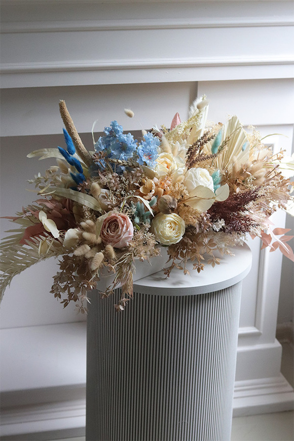 Boho Blue Longia, kompozycja kwiatowa na długi blat