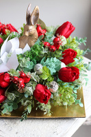 Red Easter New, stroik wielkanocny zajączek w tulipanach