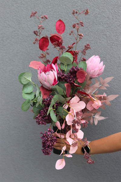 Lukrecja, nowoczesny bukiet nagrobny we wkładzie, dł.67cm