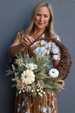 Kremowa Dynia, asymetryczny wianek jesienny, śr.45cm 