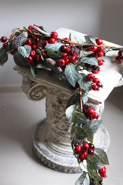 Zimowy Głóg, girlanda z owoców i liści