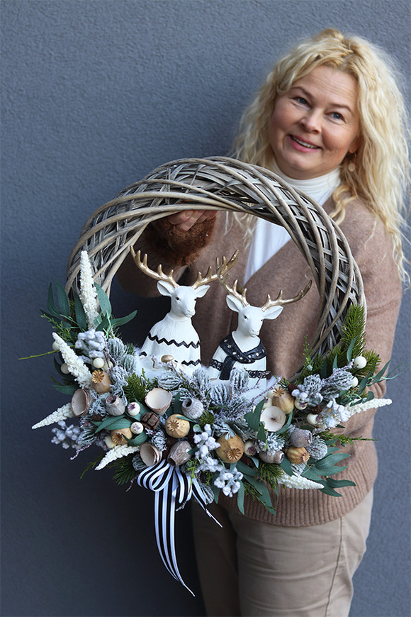 Norweskie Reny, asymetryczny zimowy wianek z reniferem