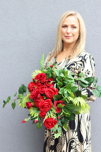 Dekoluena Red, bukiet nagrobny we wkładzie