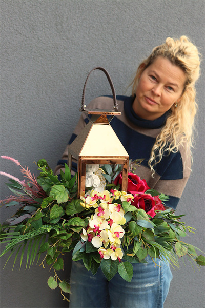 Angelo Garden Bordo 2, miedziany lampion nagrobny z kwiatami