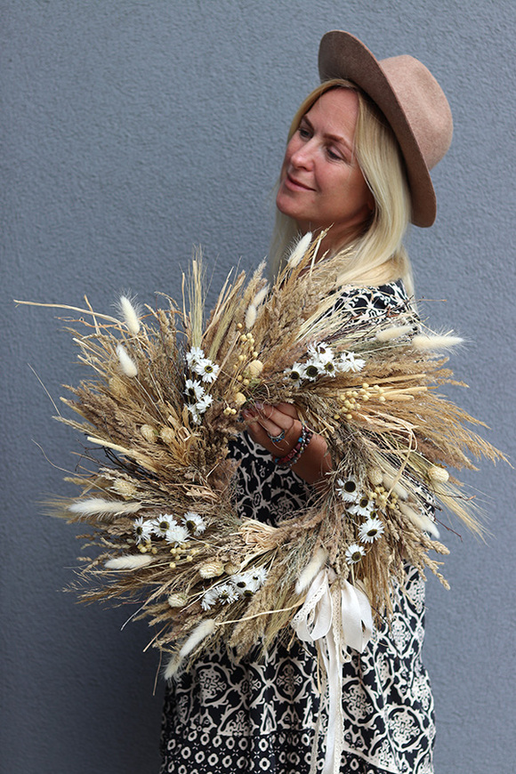 Neogo, dekoracyjny wianek z suszem