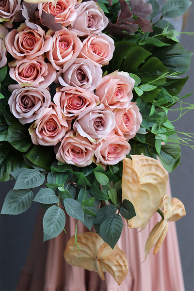 Bliskość Cappuccino Goldi, kompozycja nagrobna w naczyniu łódce