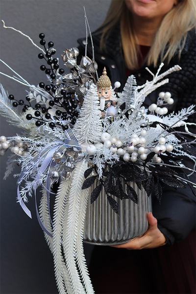 Xmas Black Deluxe, świąteczny stroik z dziadkiem